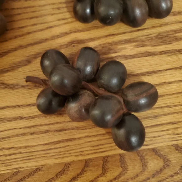 Vintage Mid Century Modern Hand Carved Wooden Grape Clusters 3 Dark Stain. - Picture 2 of 3